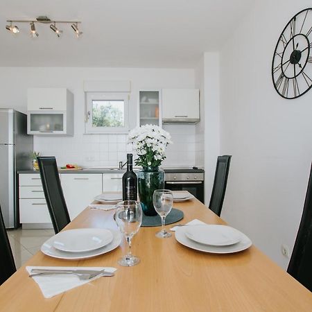 Apartman Sunny Apartment โตรกีร์ ภายนอก รูปภาพ