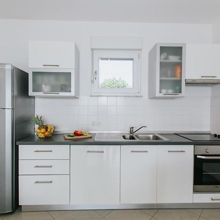 Apartman Sunny Apartment โตรกีร์ ภายนอก รูปภาพ