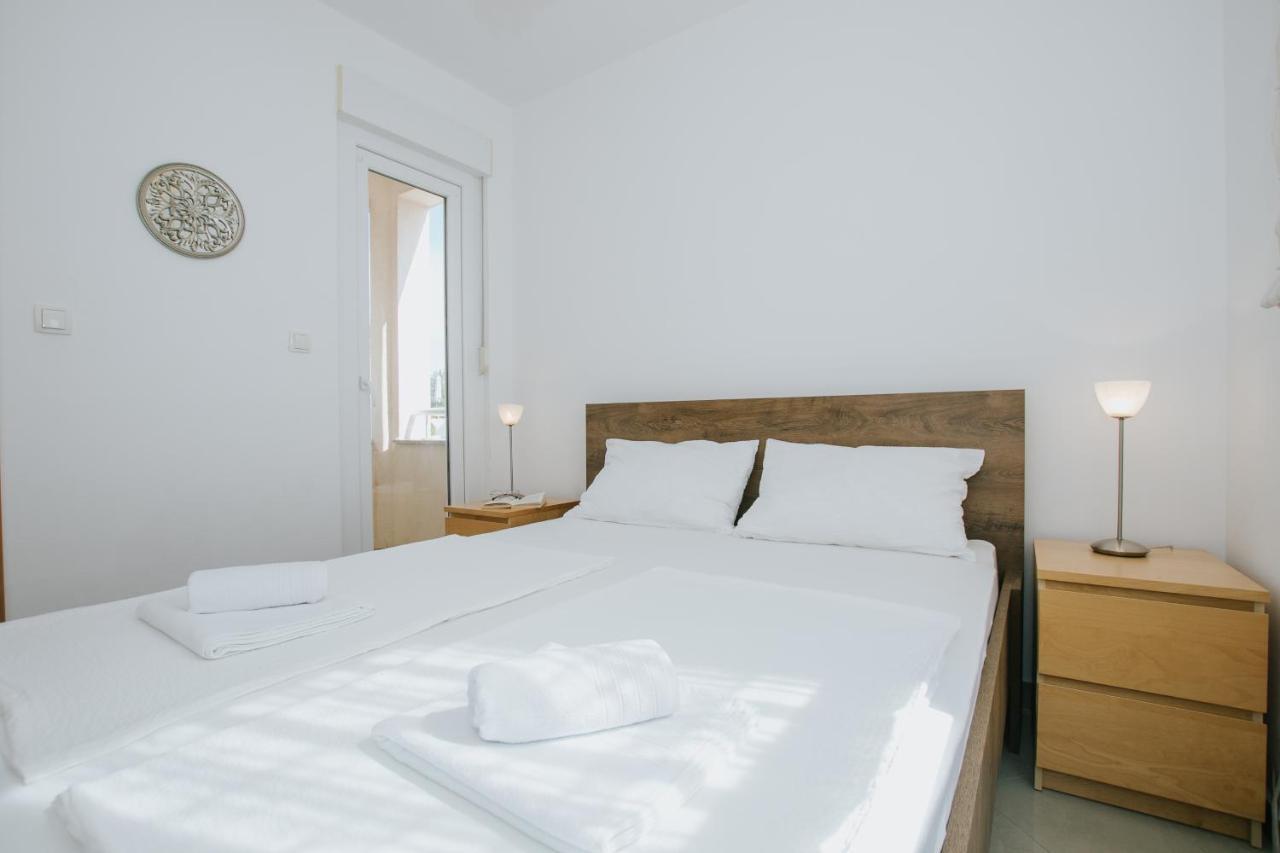 Apartman Sunny Apartment โตรกีร์ ภายนอก รูปภาพ