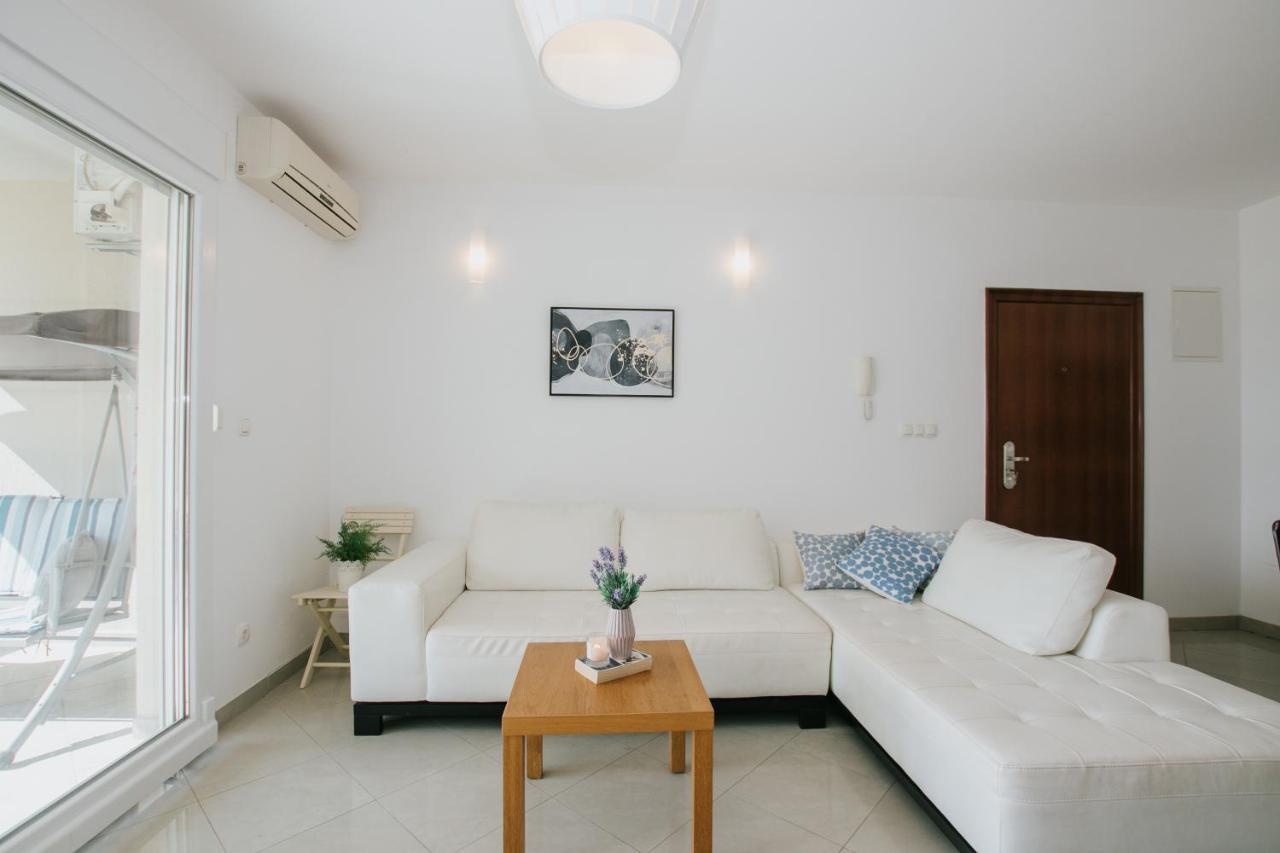 Apartman Sunny Apartment โตรกีร์ ภายนอก รูปภาพ