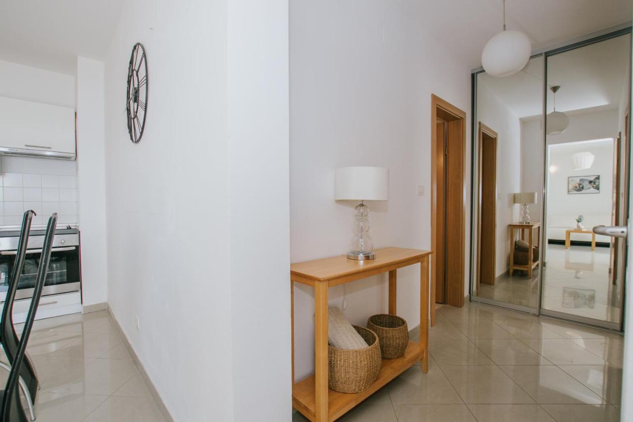 Apartman Sunny Apartment โตรกีร์ ภายนอก รูปภาพ