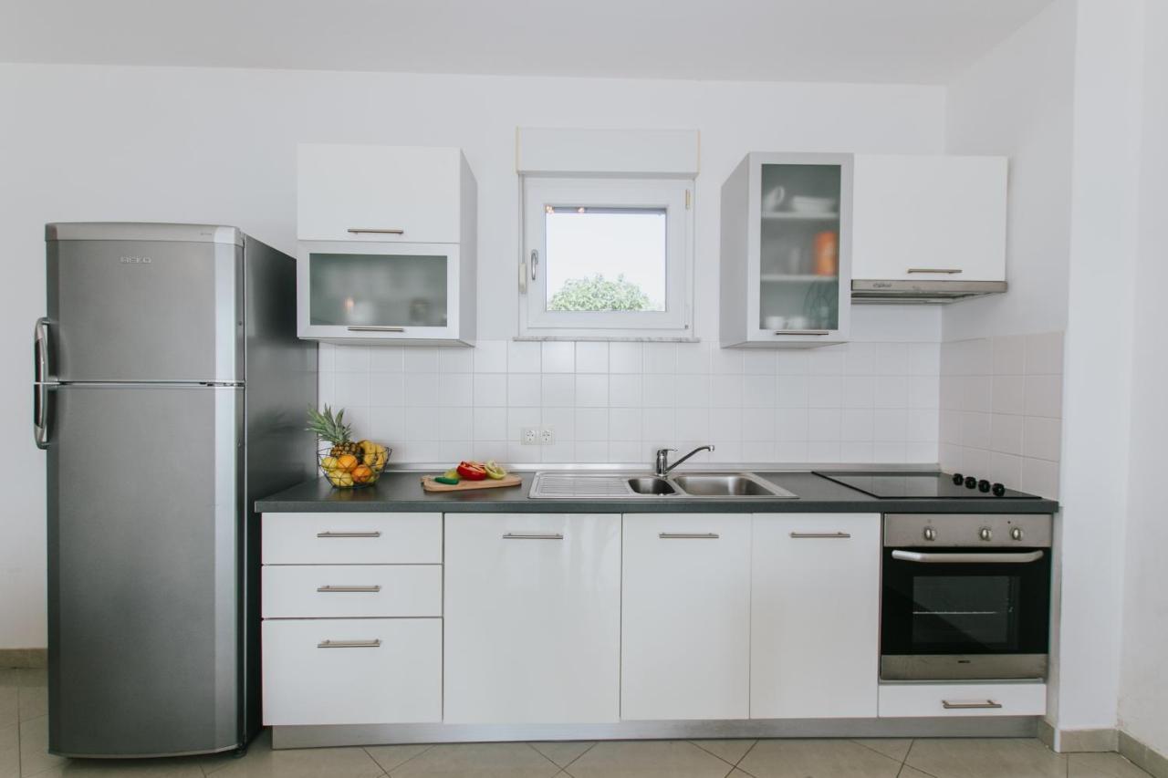 Apartman Sunny Apartment โตรกีร์ ภายนอก รูปภาพ
