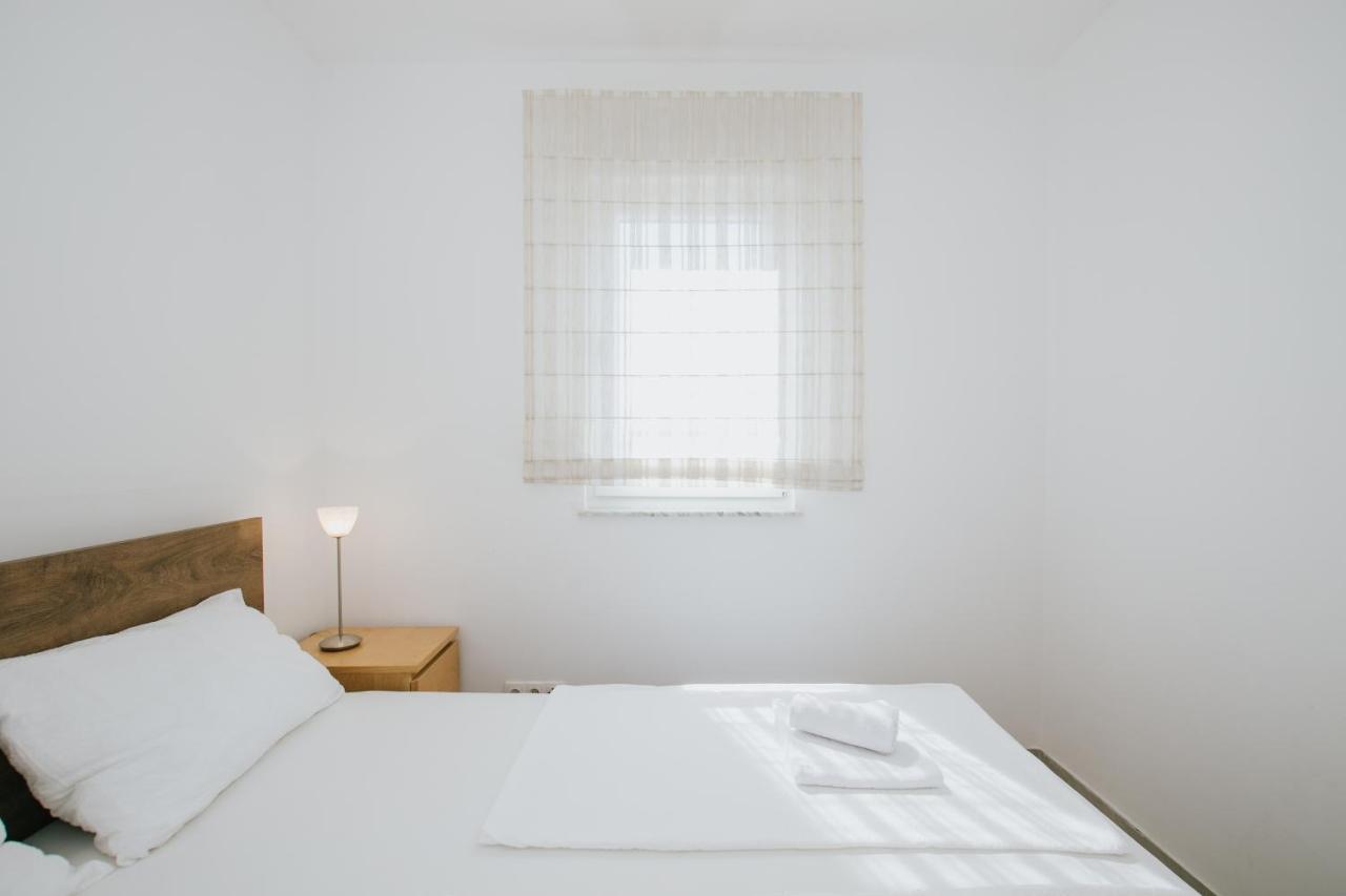 Apartman Sunny Apartment โตรกีร์ ภายนอก รูปภาพ