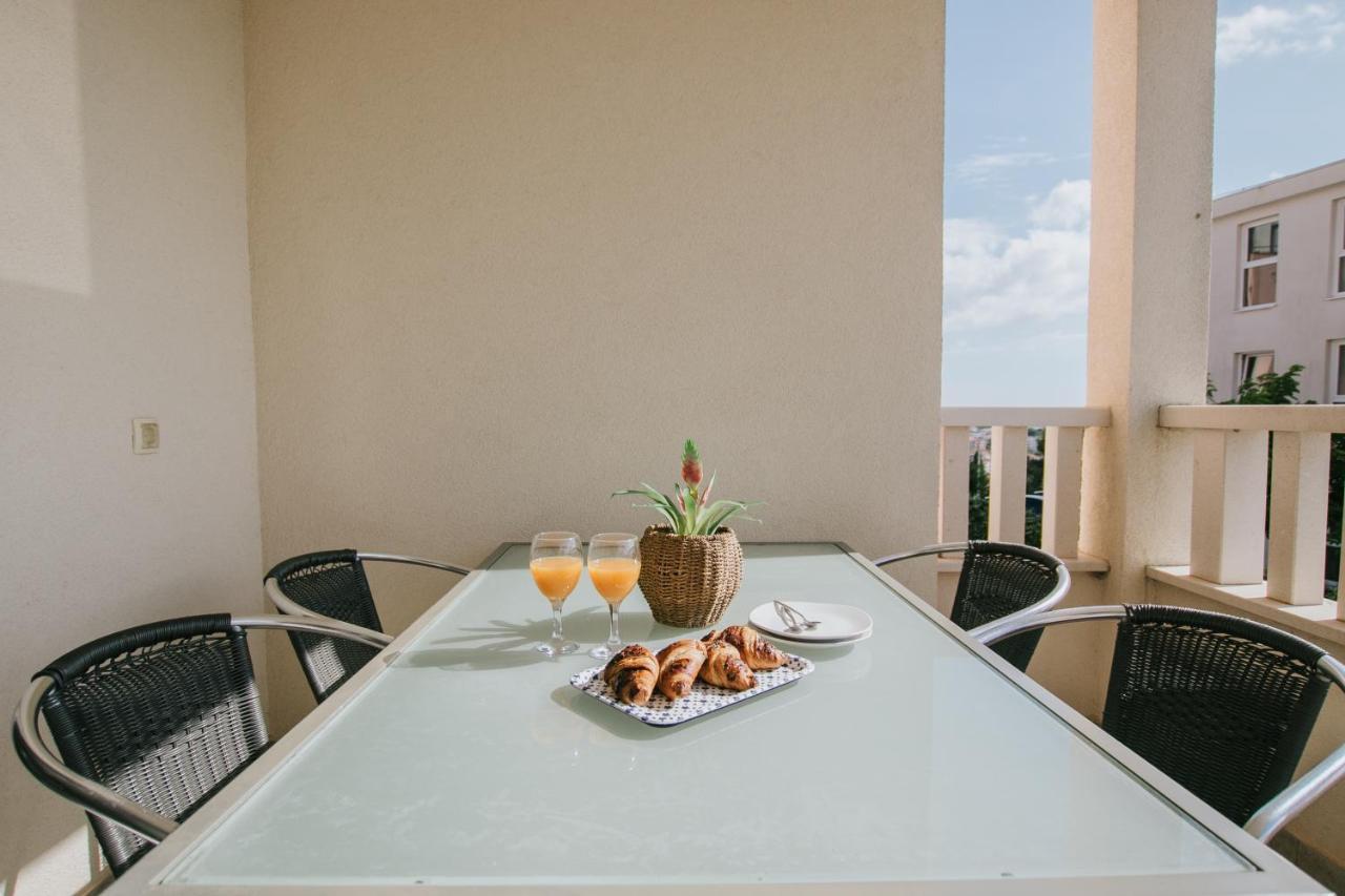 Apartman Sunny Apartment โตรกีร์ ภายนอก รูปภาพ