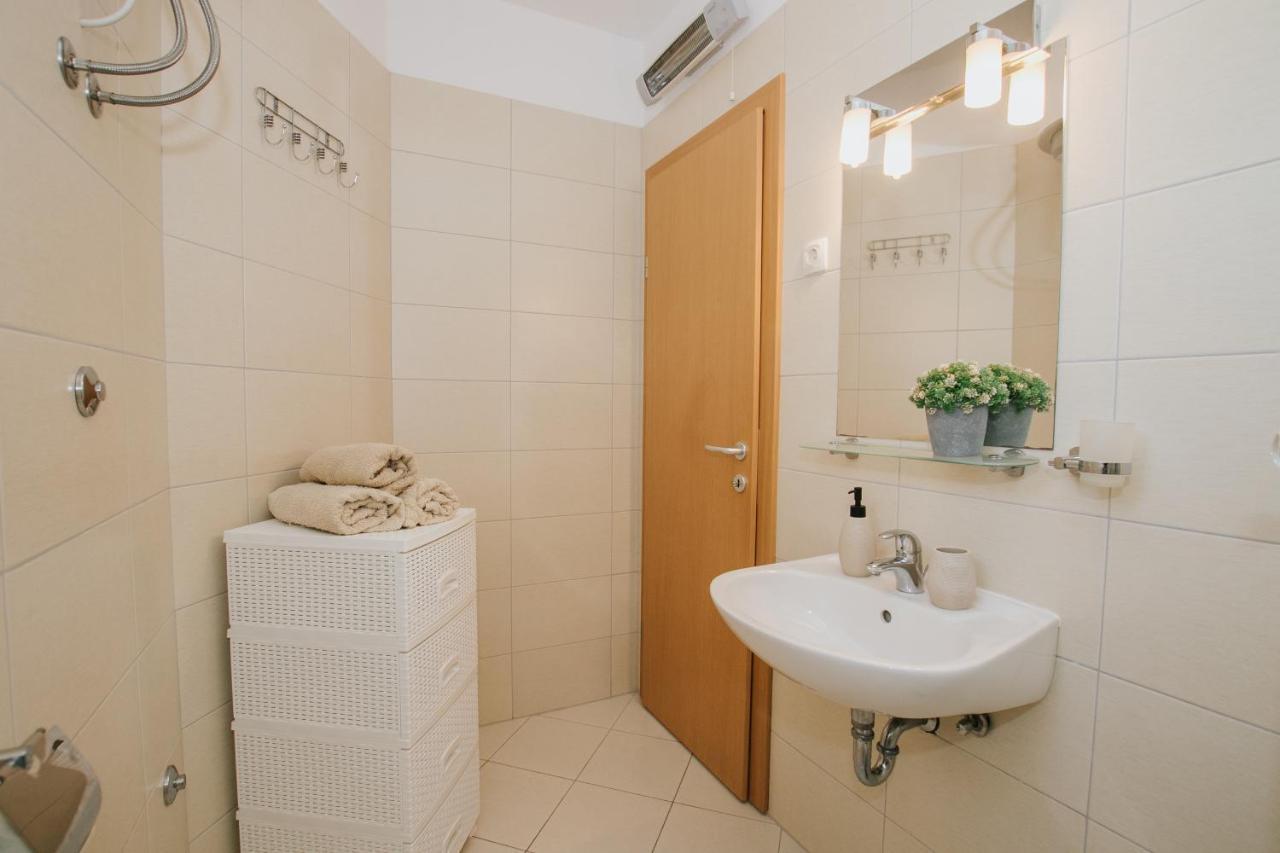 Apartman Sunny Apartment โตรกีร์ ภายนอก รูปภาพ