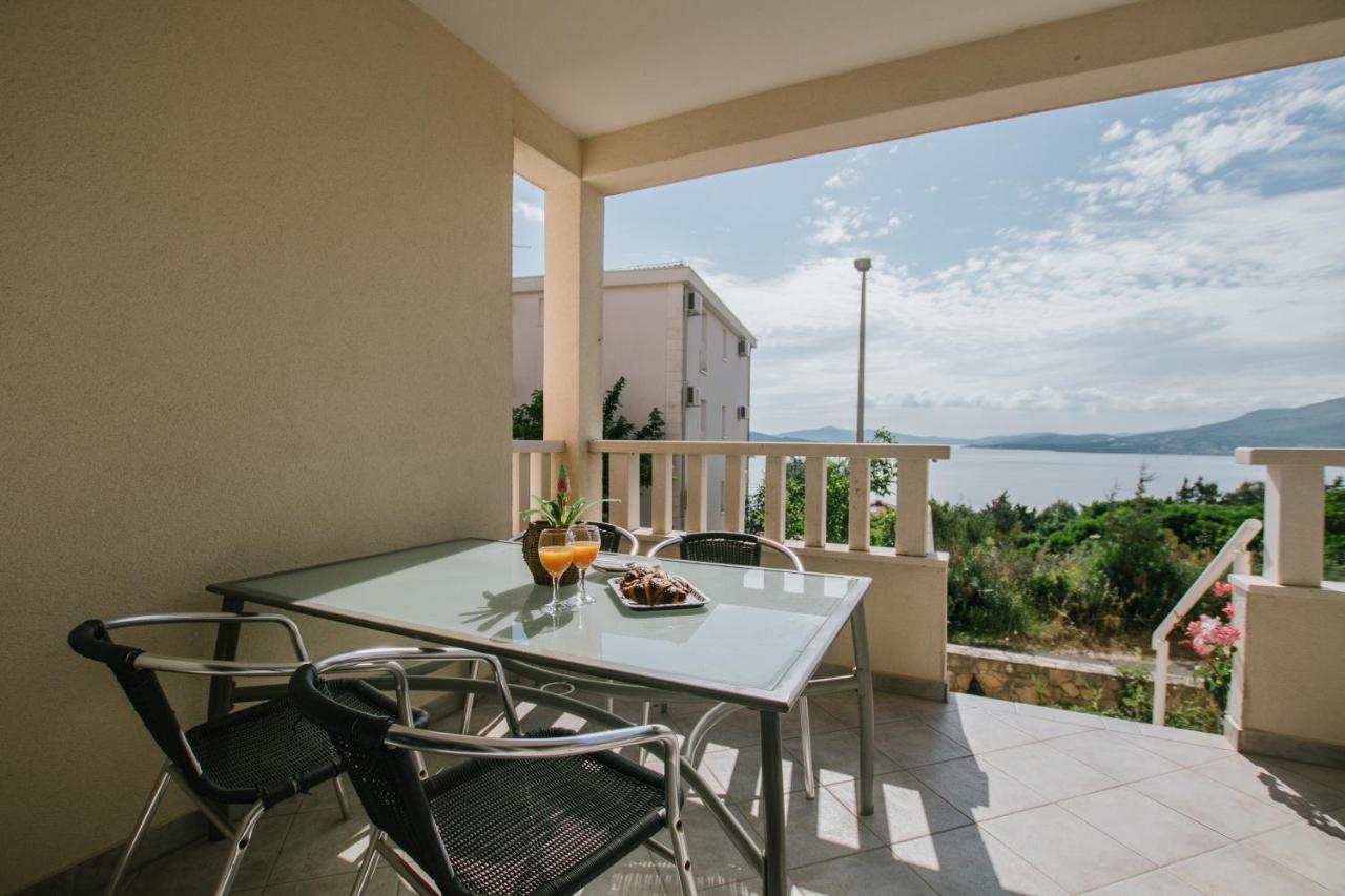 Apartman Sunny Apartment โตรกีร์ ภายนอก รูปภาพ